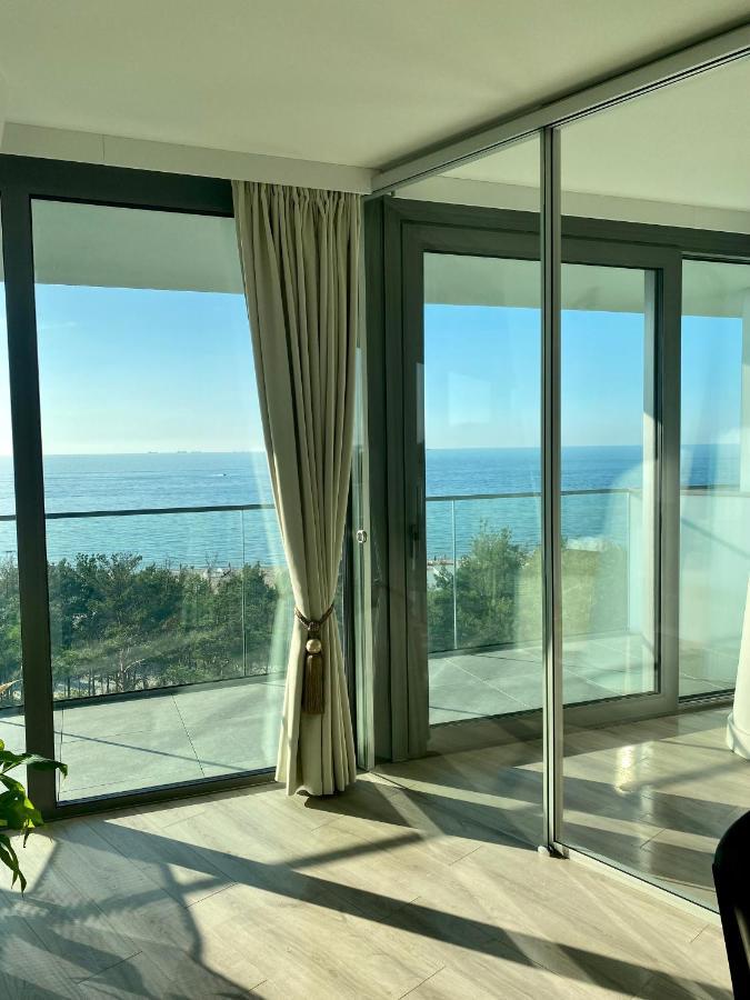 Wave - Endless Sea View